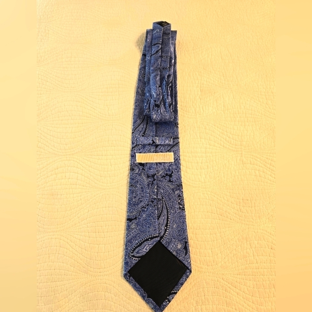 EUC Michael Kors Men's Blue Paisley Silk Tie - Picture 2 of 3